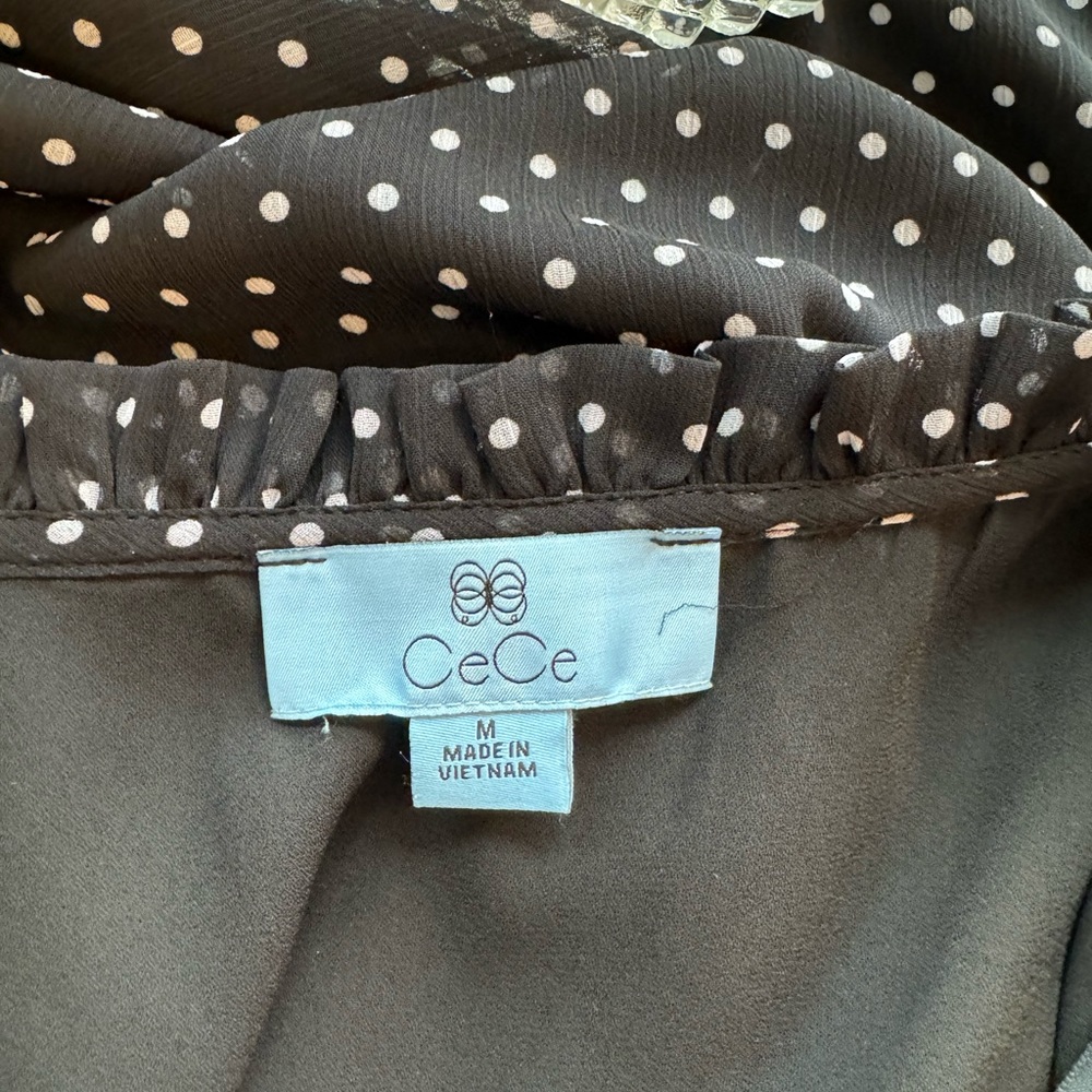Fashion forward blouse - Picture 3 of 3